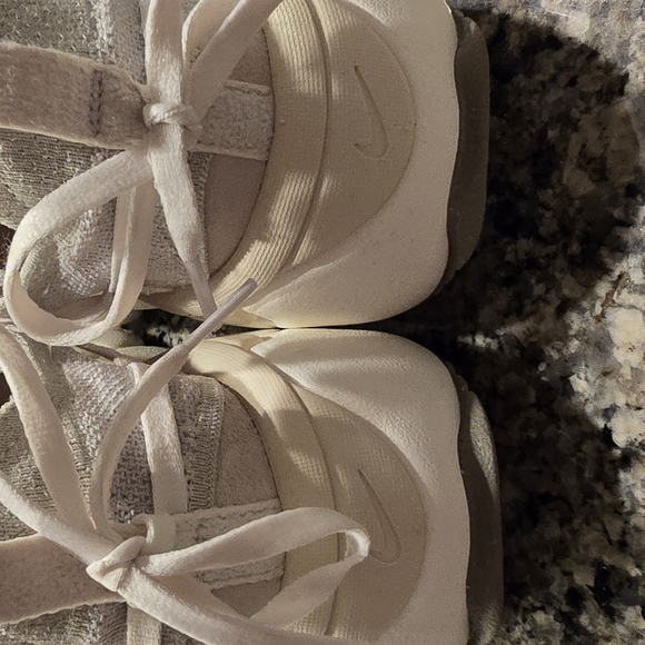 Nike Flyknit Bloom Light Bone Sail Phantom Sneakers NW Size 11W - Picture 5 of 8